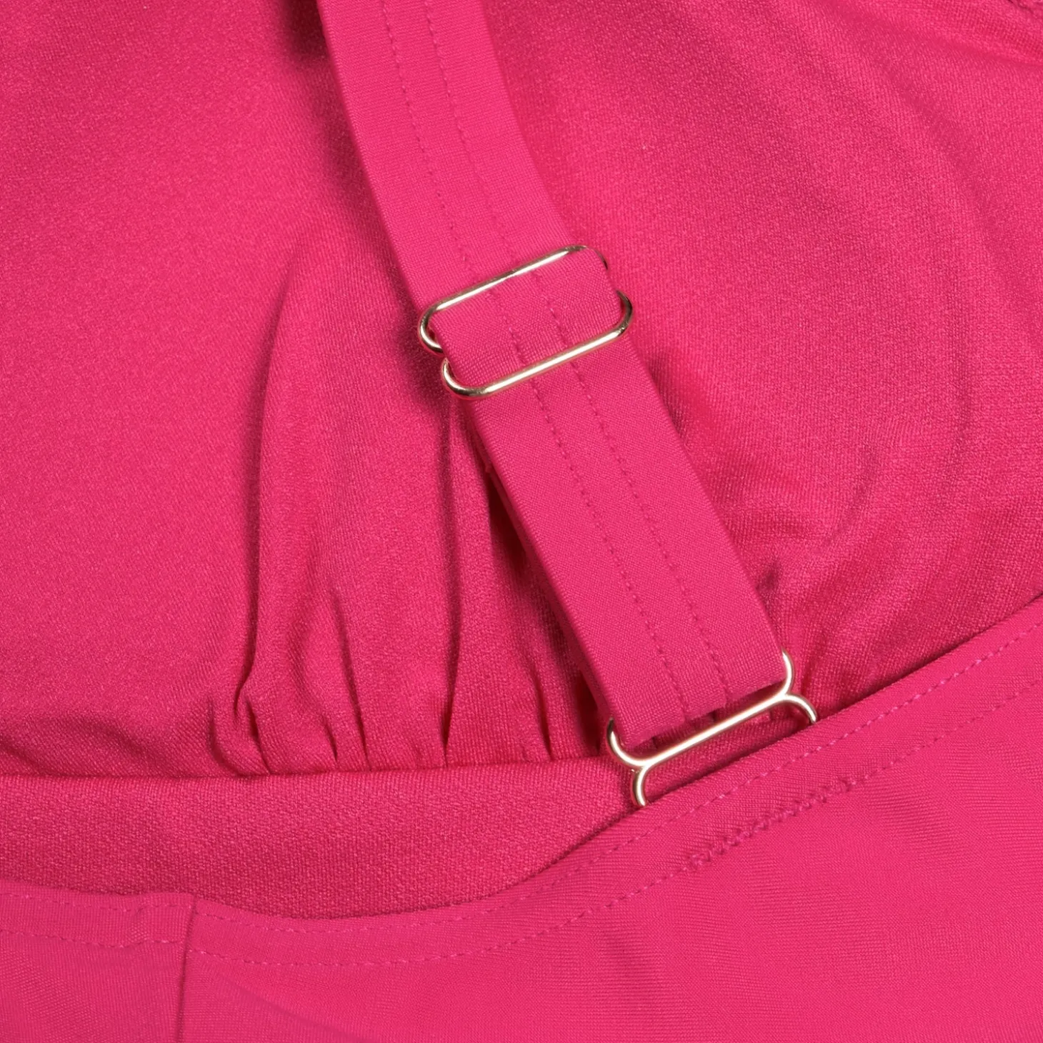 Store Maillot de bain 1 pièce Shaping à encolure en V pour Femmes Magenta Brume Femme Maillots Galbant
