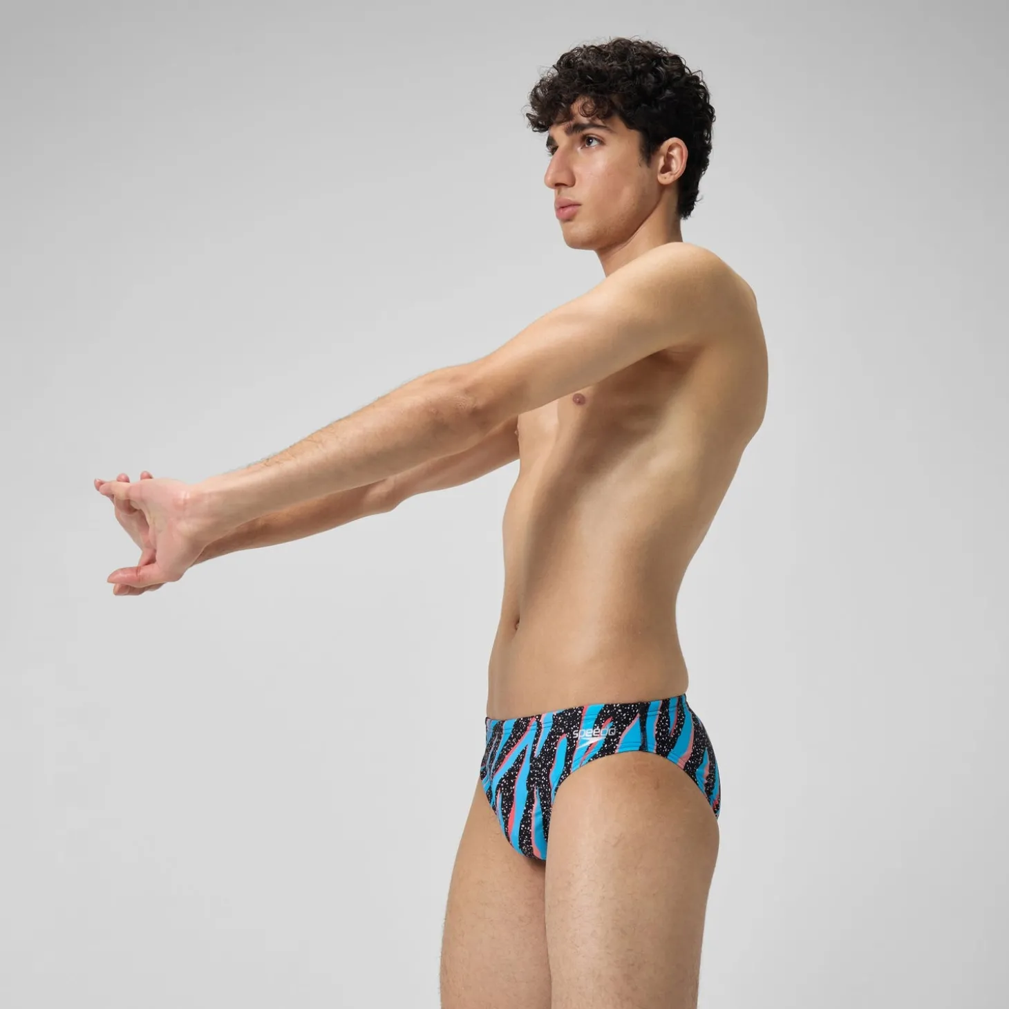Shop Slip de bain Hommes 5 cm Allover Digital pour Hommes Noir/Bleu picton/Rouge sirène Homme Slips De Bain