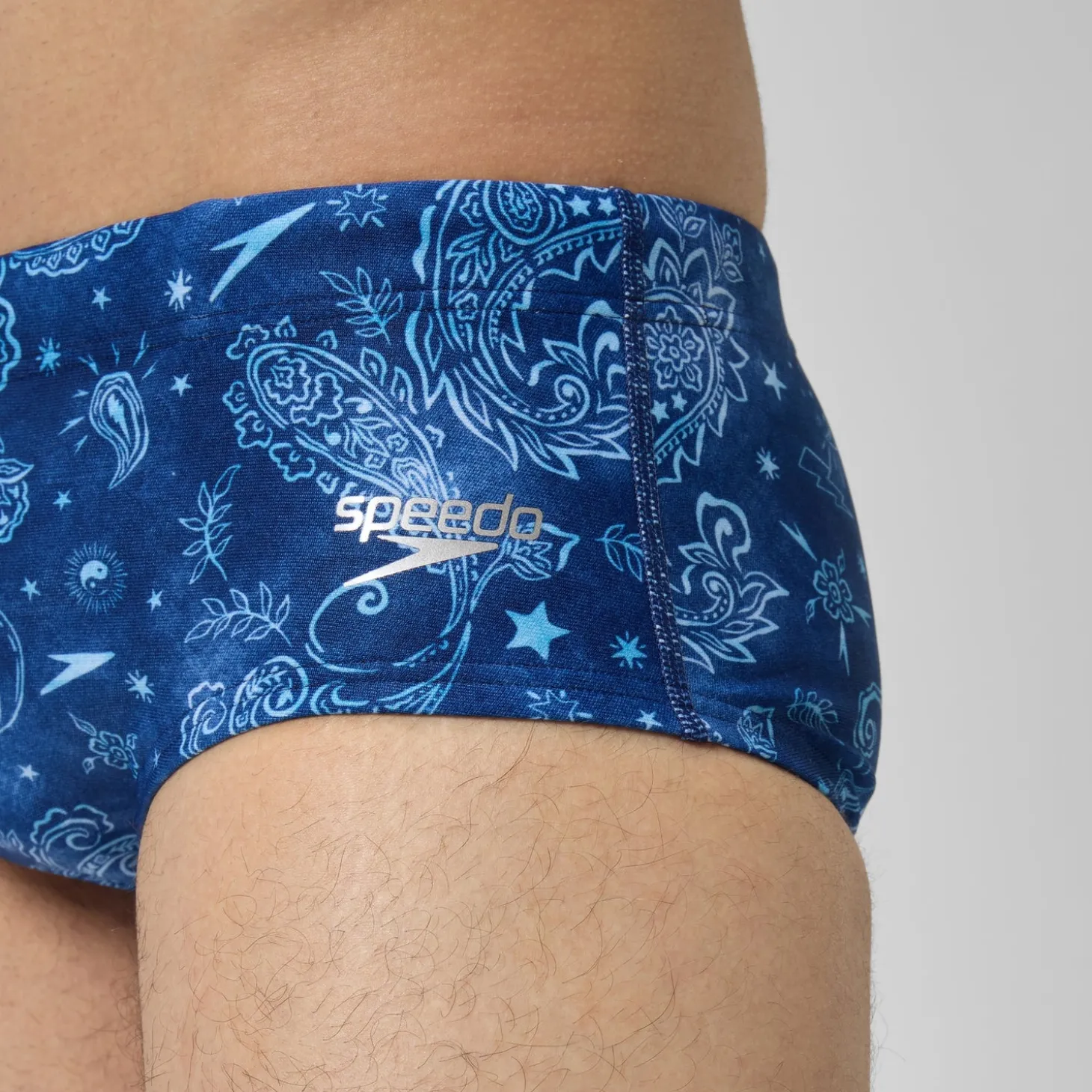 Fashion Slip de bain Hommes pour entraînement en club 13,5 cm Allover Bleu céruléen Homme Slips De Bain